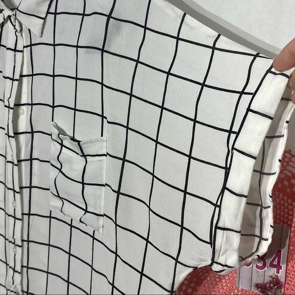 Forever 21 White and Black Crosshatch Button Down Short Sleeve Crop Top Large - Picture 5 of 9